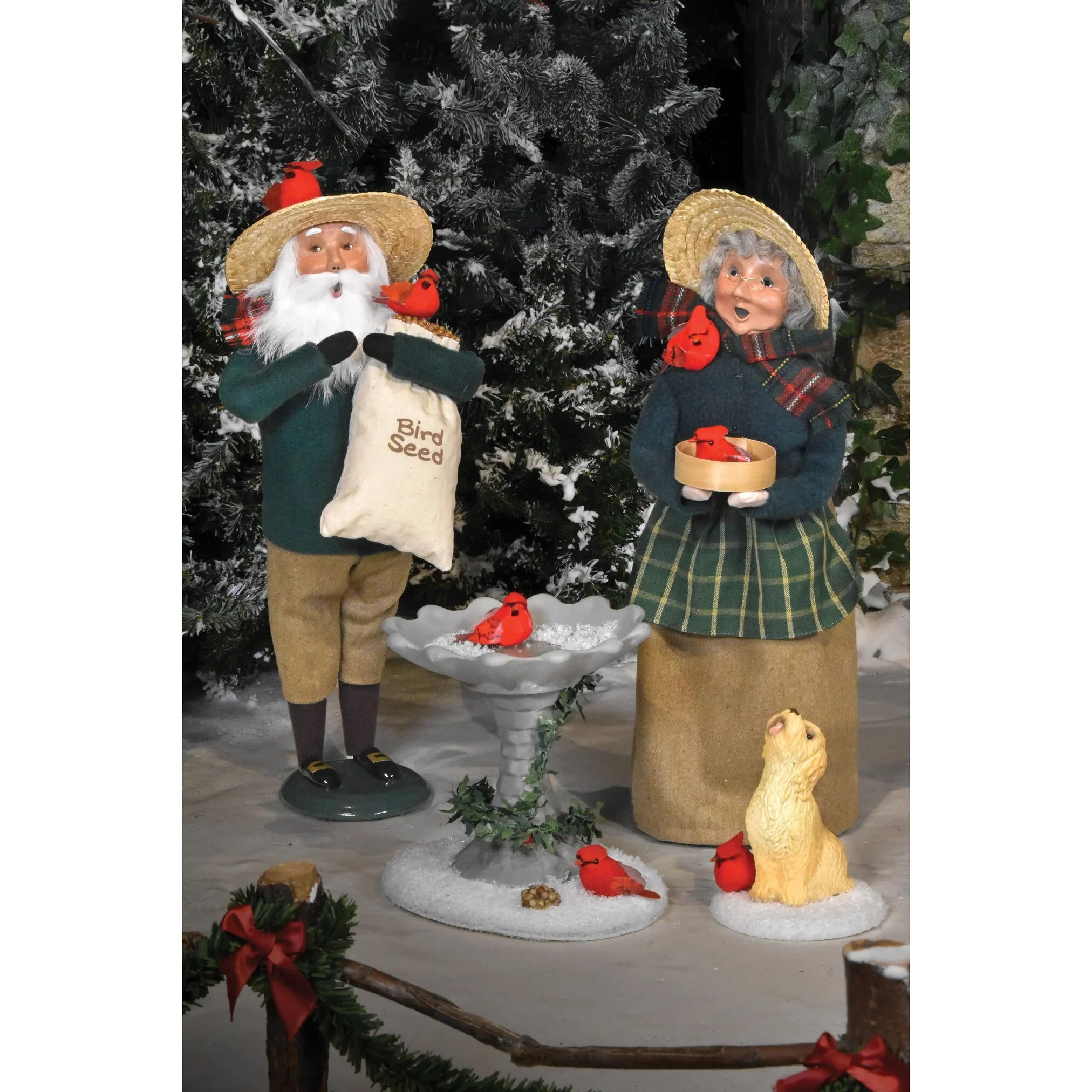 Cardinal Mrs Claus Caroler Figurine, 13" - Image 7