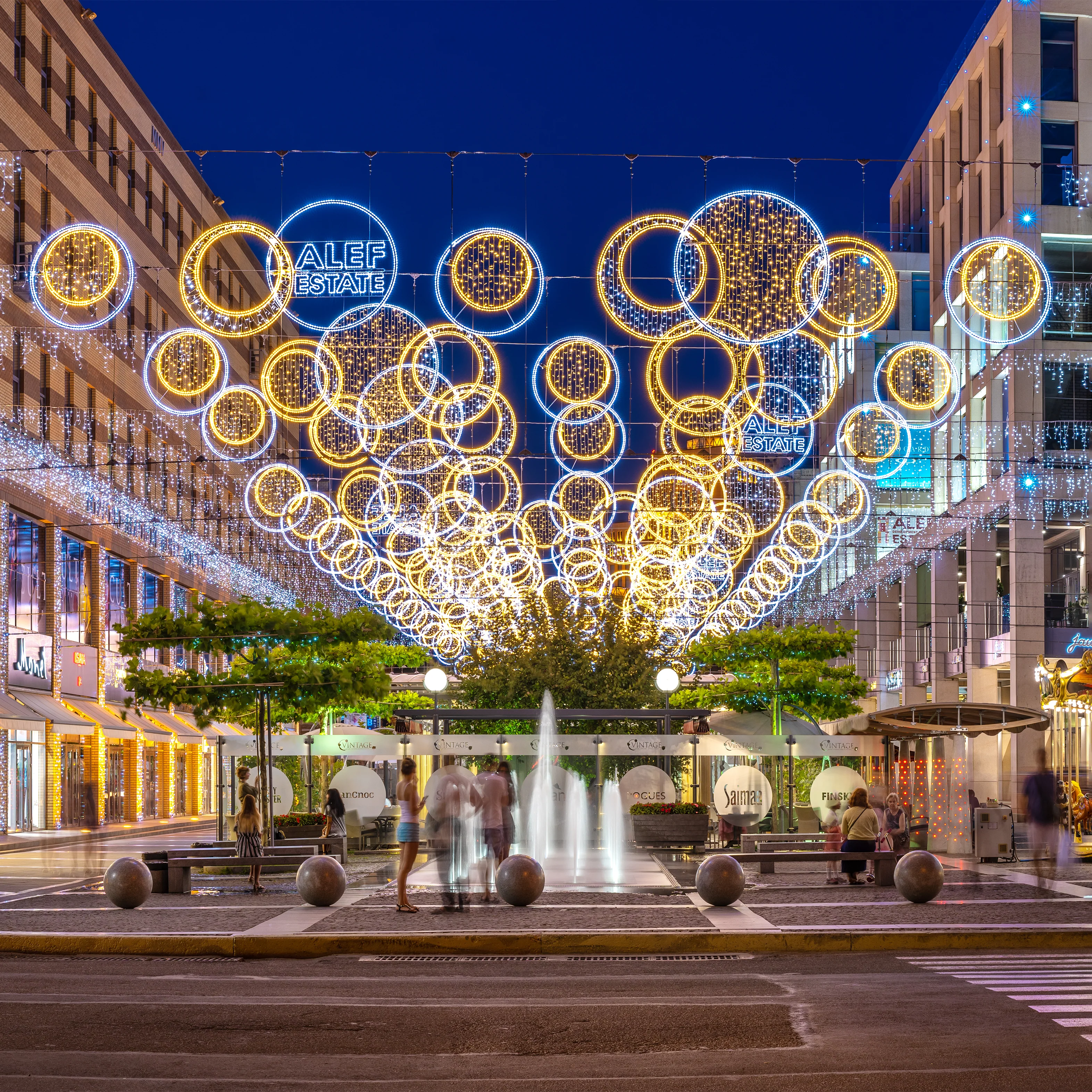 Large Circle Decoration 2, LED Lit (Warm White/White), 59" - Image 3