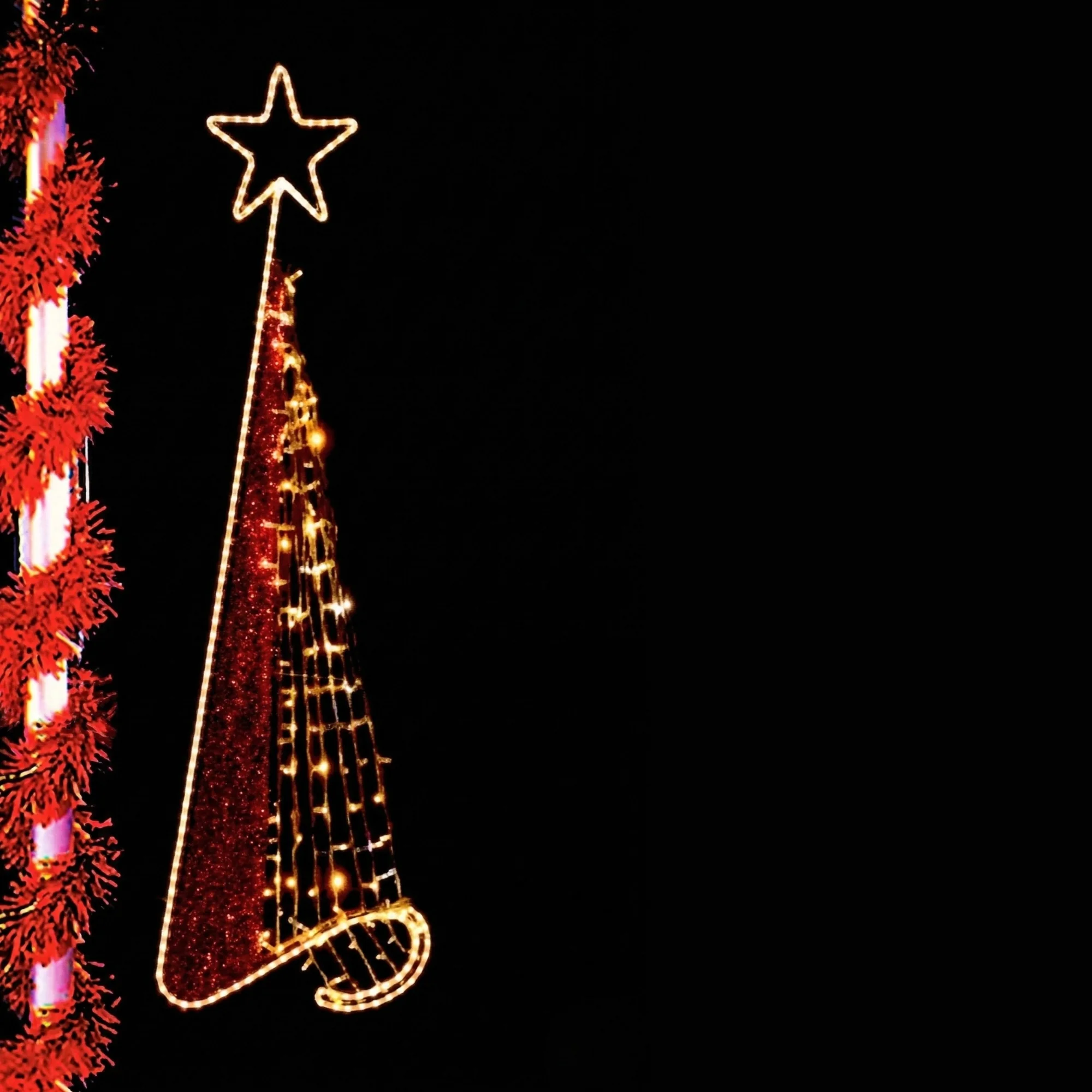 Glittering Tree Pole Mount, 2.2′ x 6.6′ x 6.5′, LED (Warm White)