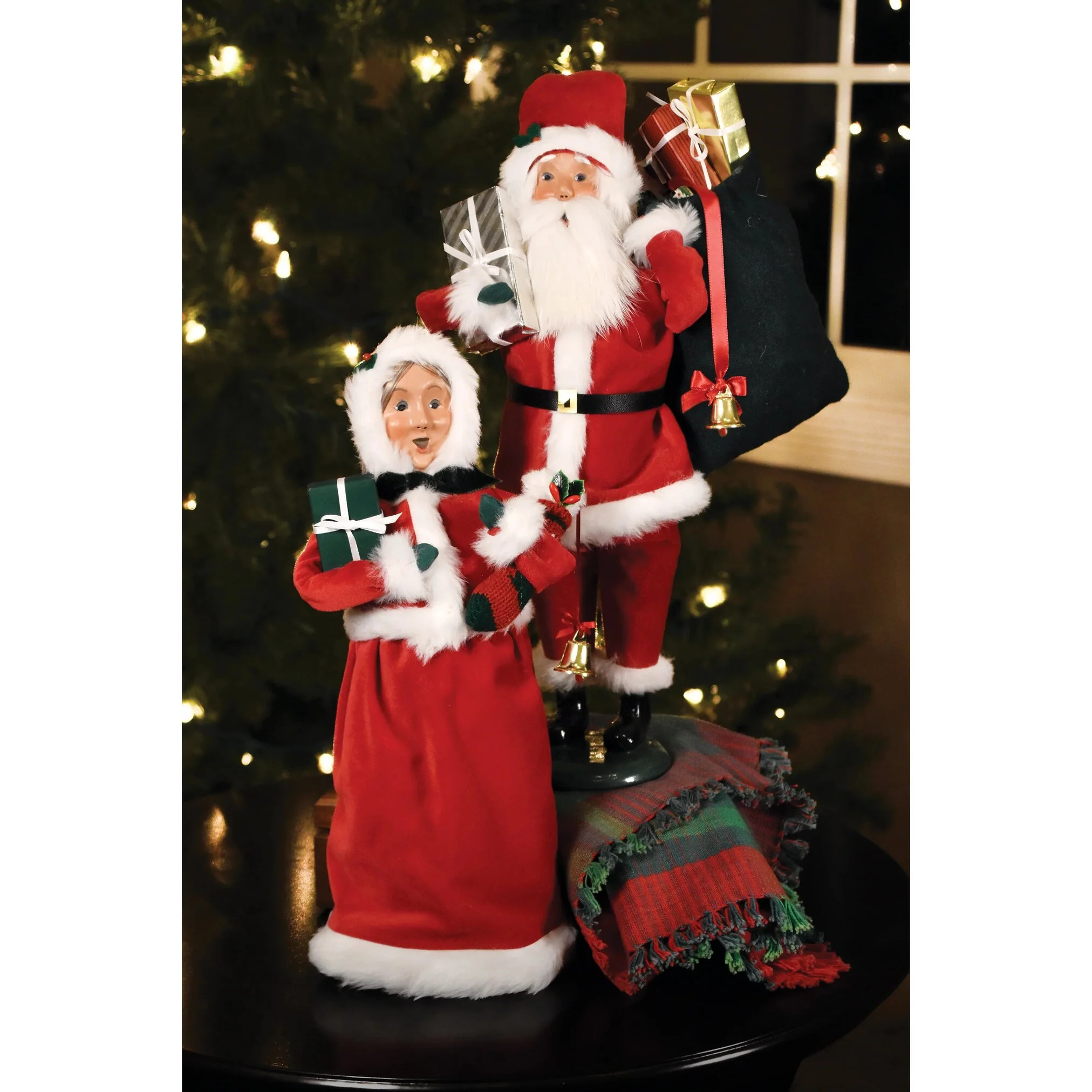 Message Red Velvet Mrs Claus Caroler Figurine, 13" - Image 7