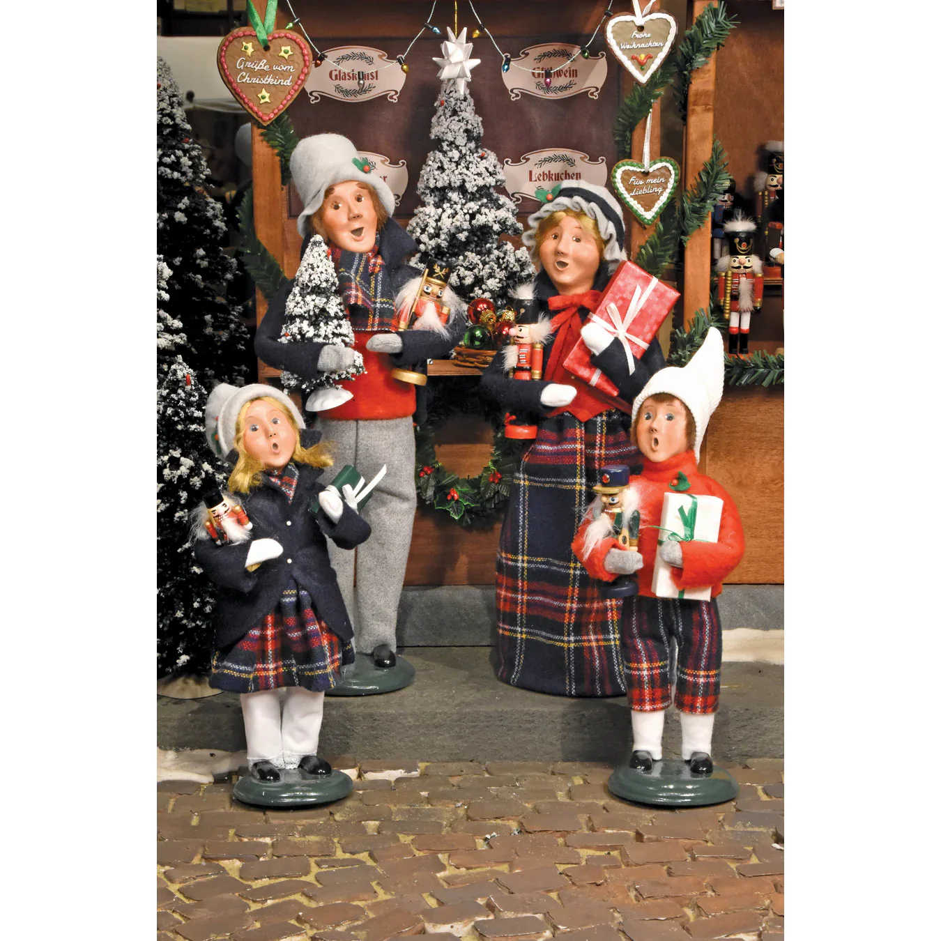 Nutcracker Family Man Caroler Figurine, 13" - Image 7